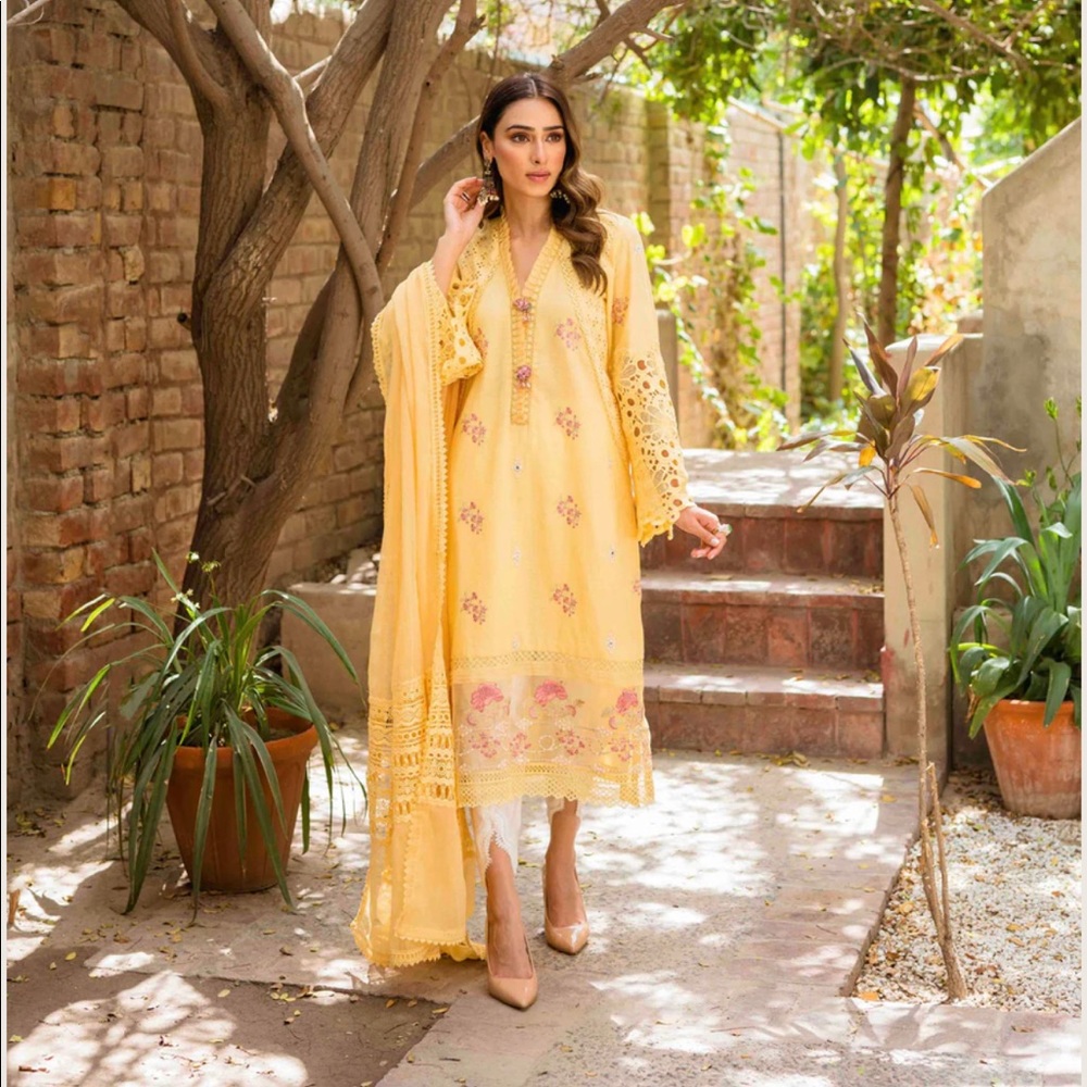 Bright yellow 3pcs ready to wear outfit !